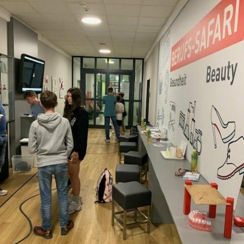 Die 3ab auf Berufssafari am WIFI Innsbruck