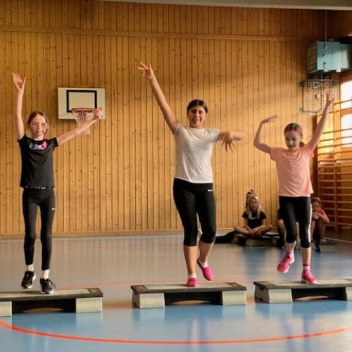 Impressionen aus dem Sportunterricht der 1ab Mädels