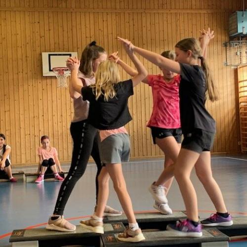 Impressionen aus dem Sportunterricht der 1ab Mädels