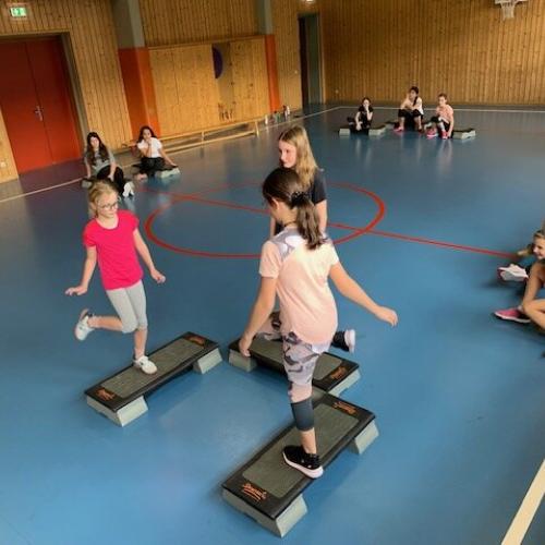 Impressionen aus dem Sportunterricht der 1ab Mädels