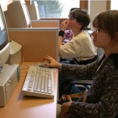 AMS-Besuch der 3. Klassen – Berufsorientierung - 11.04.2003 -