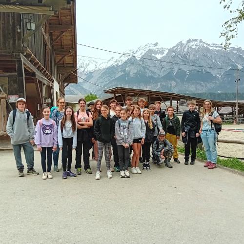 iologieunterricht zum Anfassen- Exkursion zum Kohlerhof und zum Lachhof