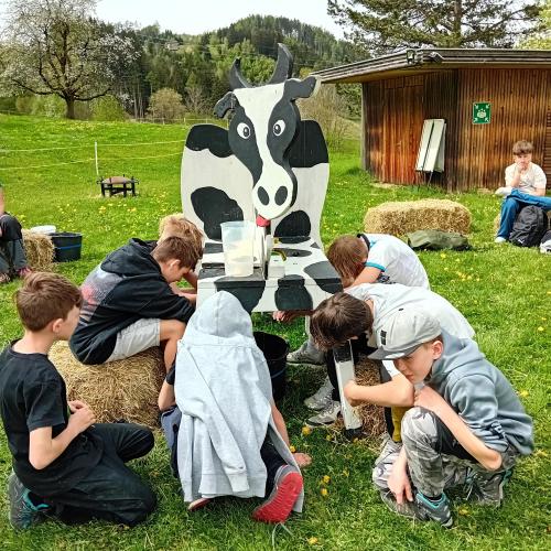 iologieunterricht zum Anfassen- Exkursion zum Kohlerhof und zum Lachhof