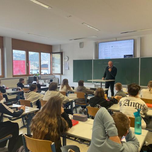 ORF-Journalist zu Besuch in unserer Klasse – Lernen vom Profi - 25.Februar.2025 - 